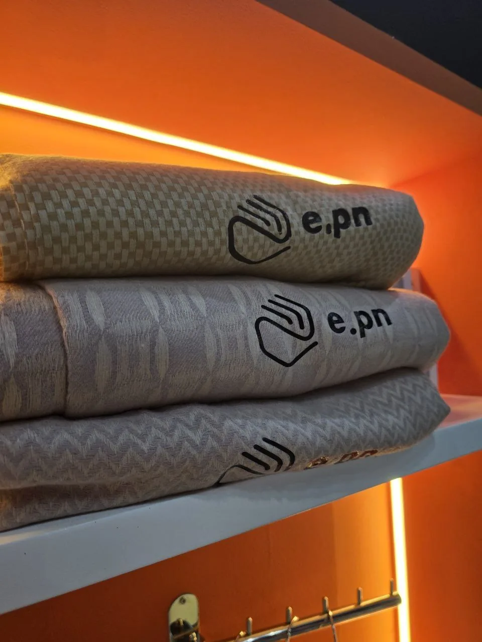 e.PN branded towels